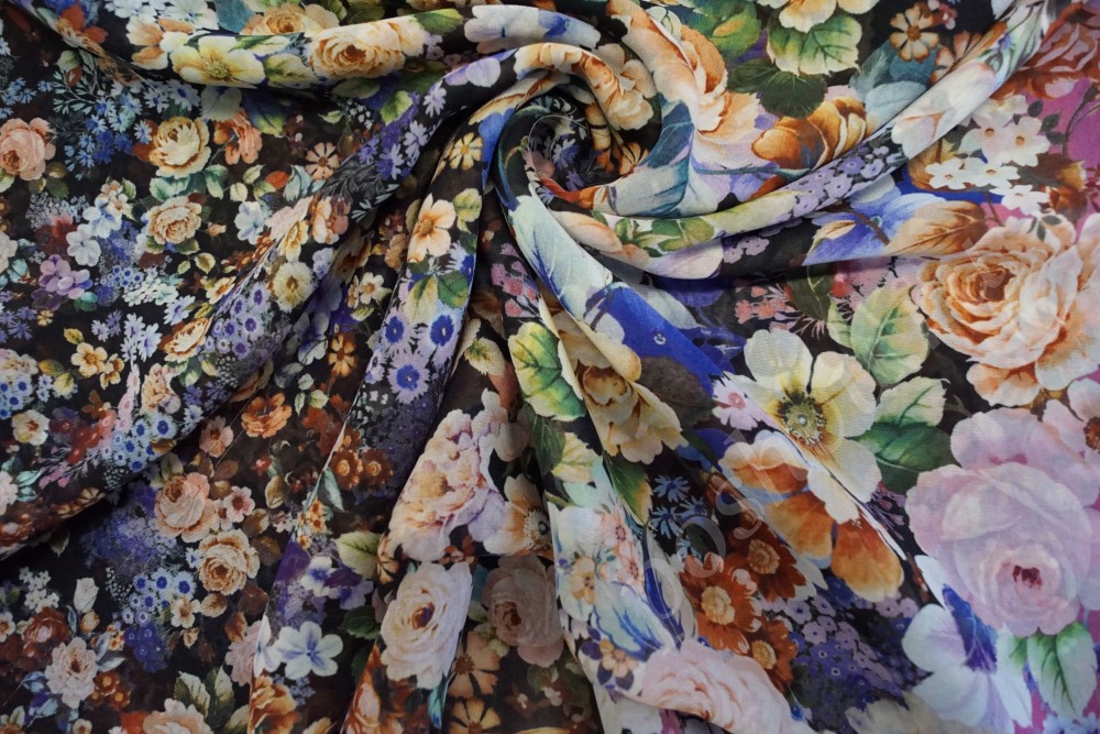 Ткань блузочная в цветы разных оттенков