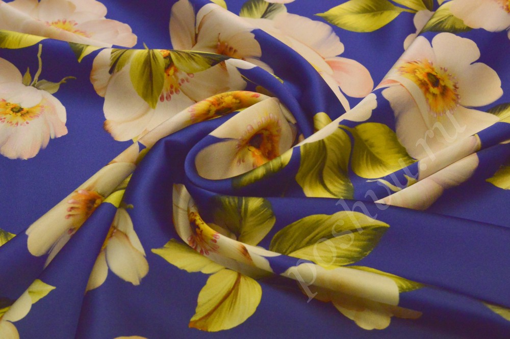 Ткань атласный шелк синего оттенка в цветы