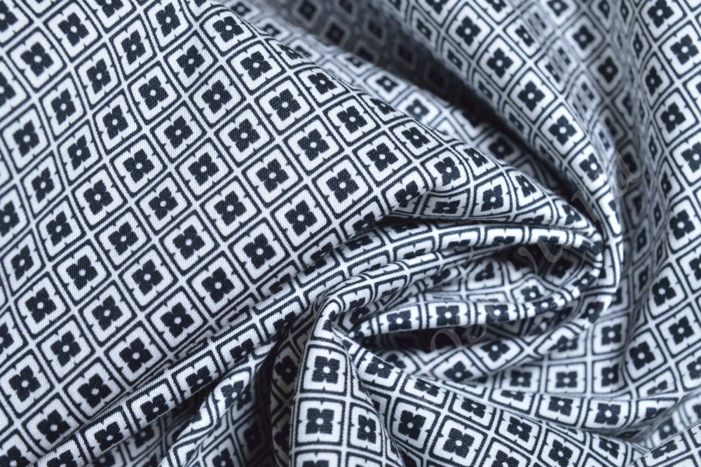 Хлопковая ткань с эластаном белого цвета с чёрными квадратами