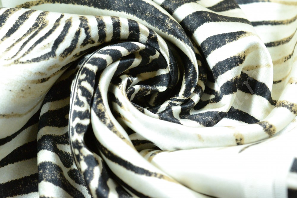 Ткань шелк-дюшес белого цвета с черным узором