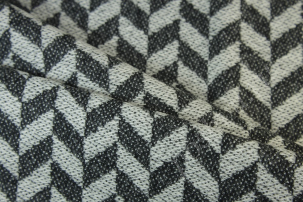 Пальтовая двухсторонняя ткань серого цвета в елочку