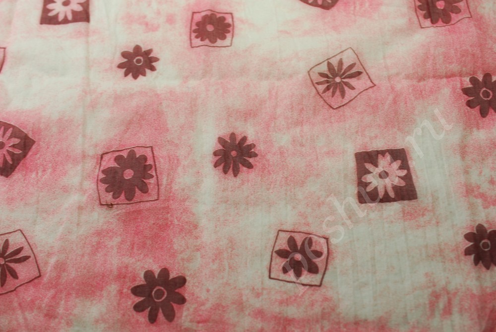 Ткань батист розово-белого цвета в бордовом узоре