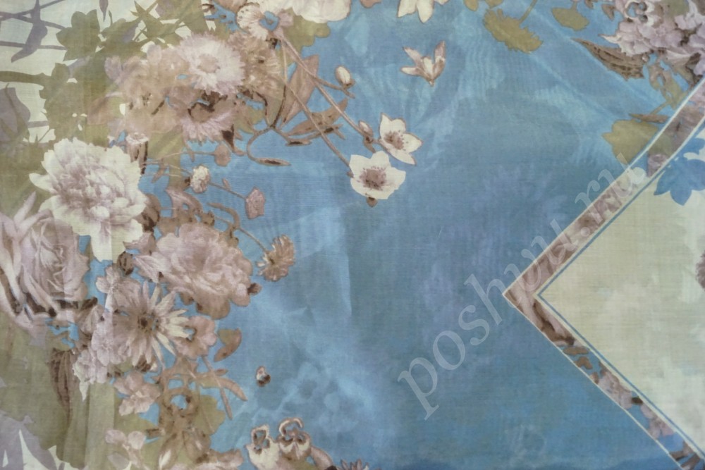 Ткань батист белого и голубого цвета с цветочным принтом