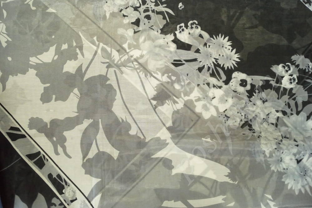 Ткань батист чёрно-белого цвета с цветочным принтом