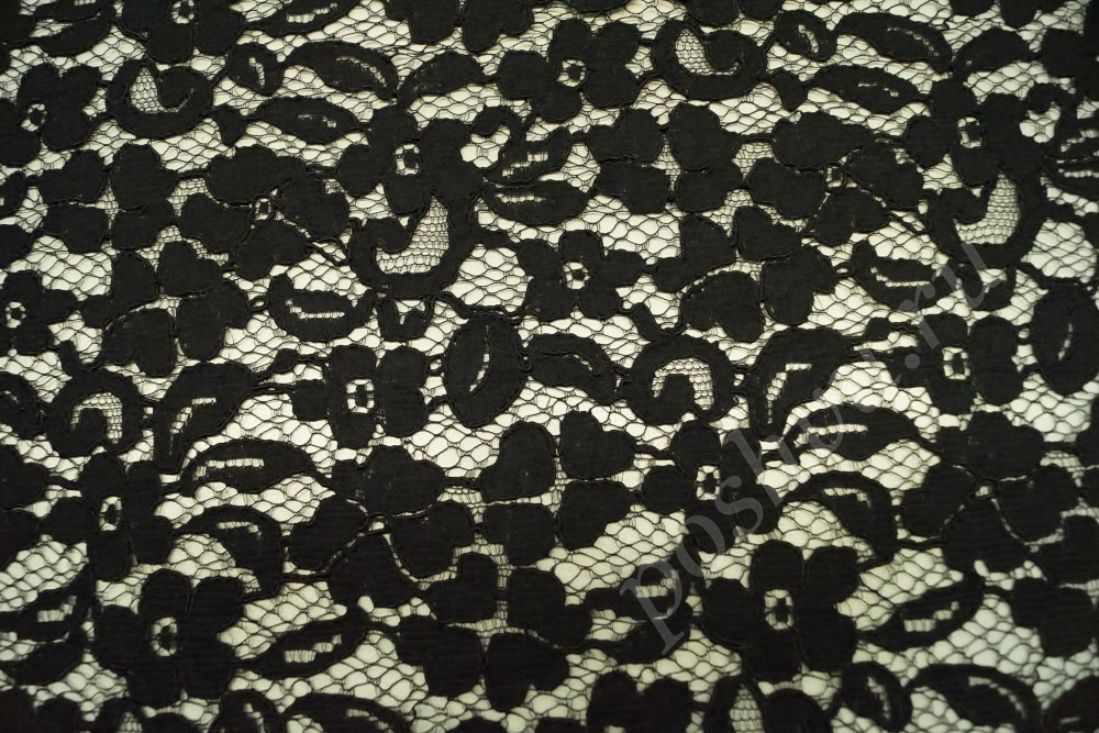 Гипюровая ткань чёрного цвета с цветочным узором