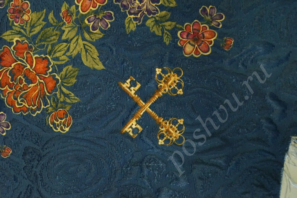 Жаккардовая ткань цвета индиго с цветочным принтом