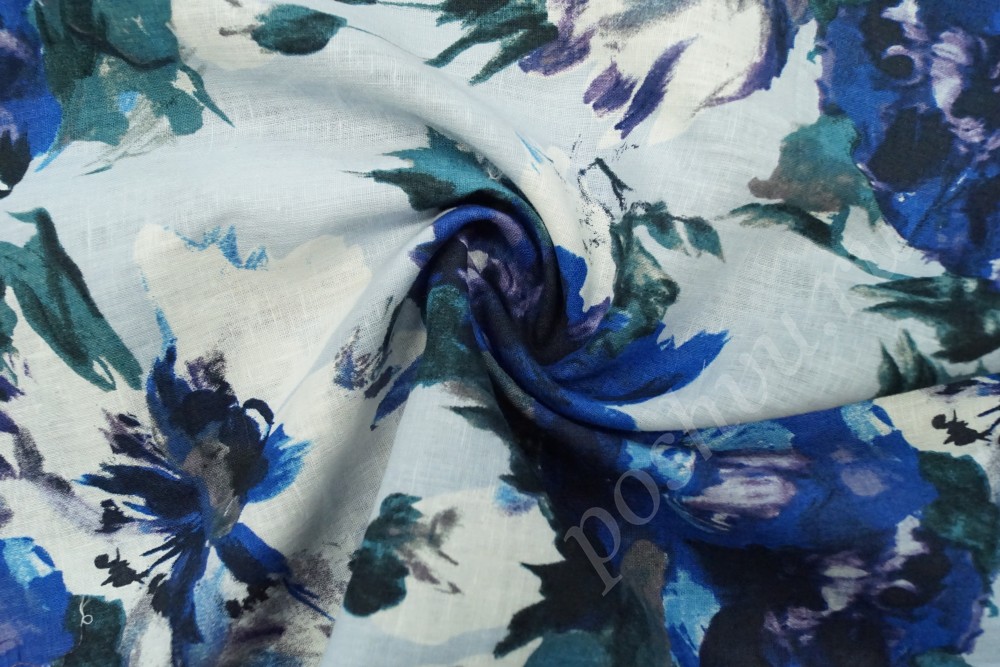 Ткань блузочная светло-синего оттенка в цветы