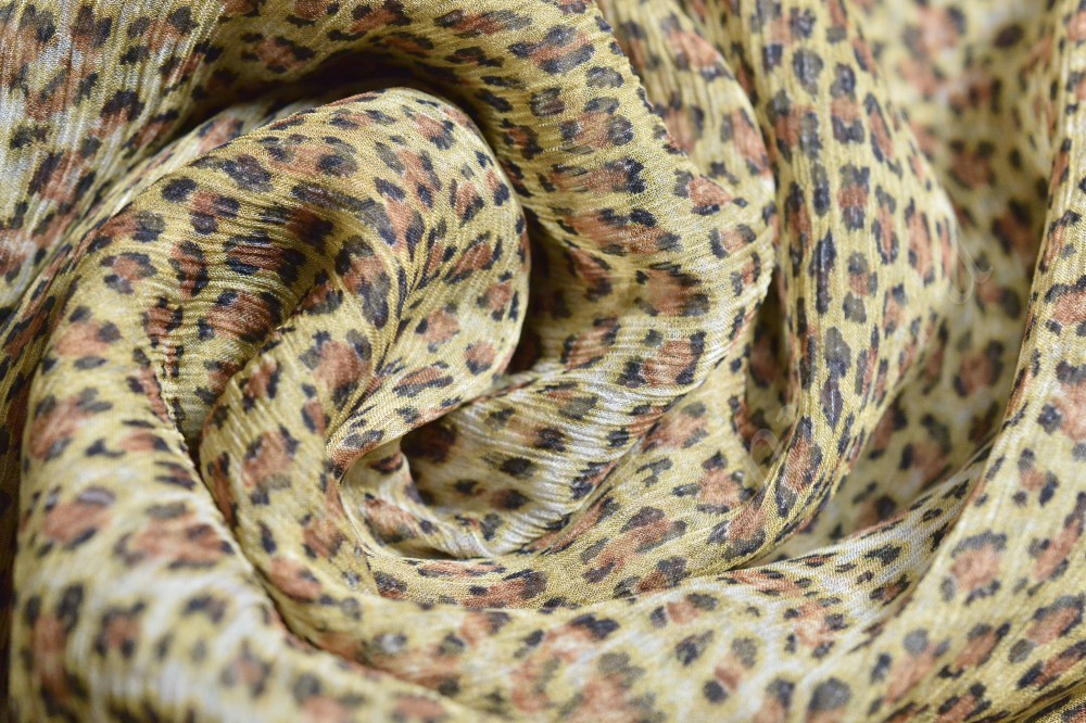 Шифоновая ткань с узором леопардовых пятен