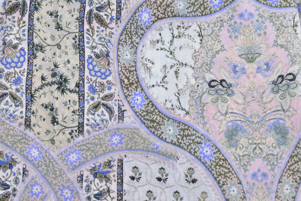 Шёлковая ткань с орнаментом в восточном стиле