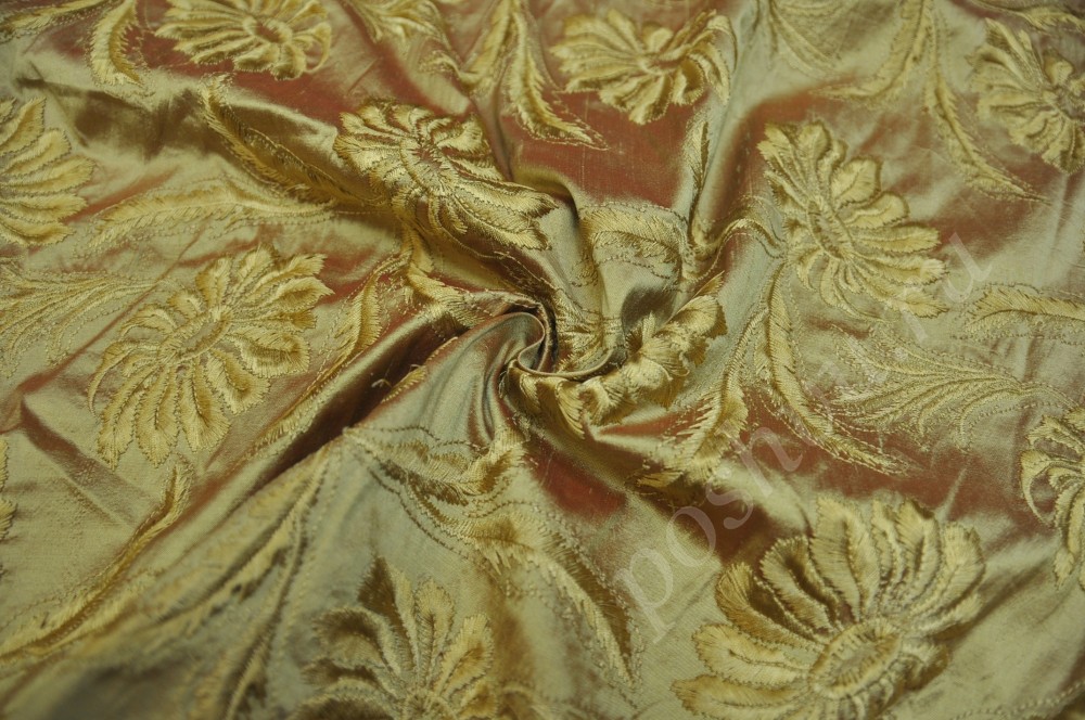 Дикий шелк Armani с вышивкой золотистого цвета