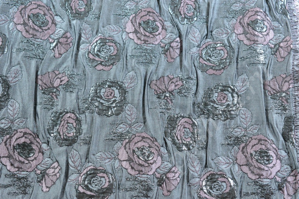 Ткань из вискозы с эластаном серого цвета с розами