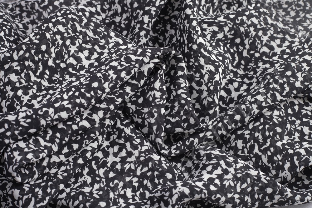 Ткань плательная вискоза белого цвета с черным принтом