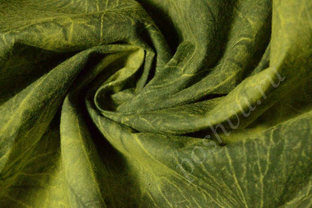 Ткань хлопок зеленого оттенка с размытым рисунком