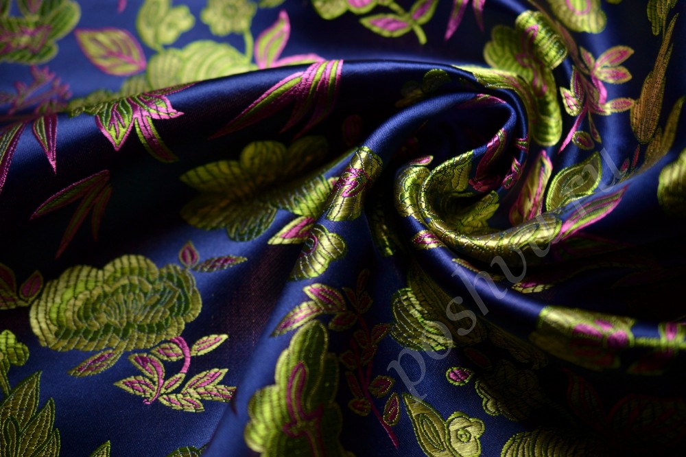Ткань костюмная ярко-синего оттенка с вышитым цветочным узором