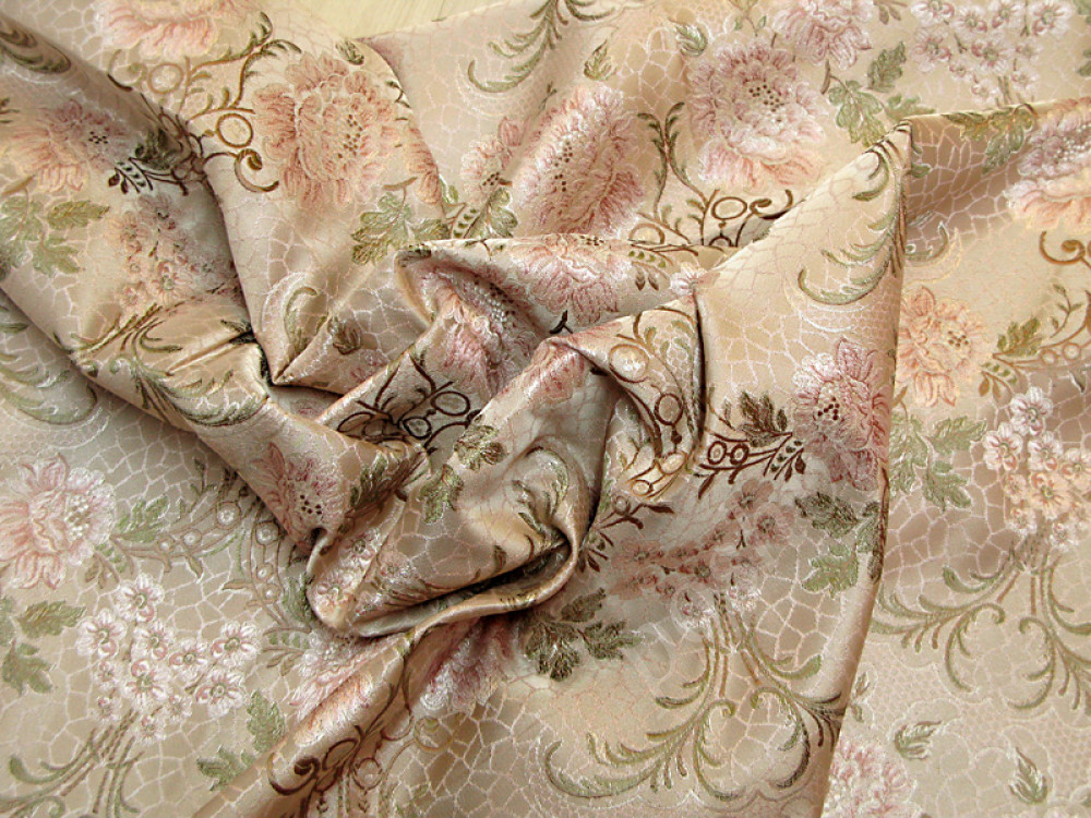 Портьерная ткань ФЛАВЕРИ цветы с вензелями в розово-зеленоватых тонах