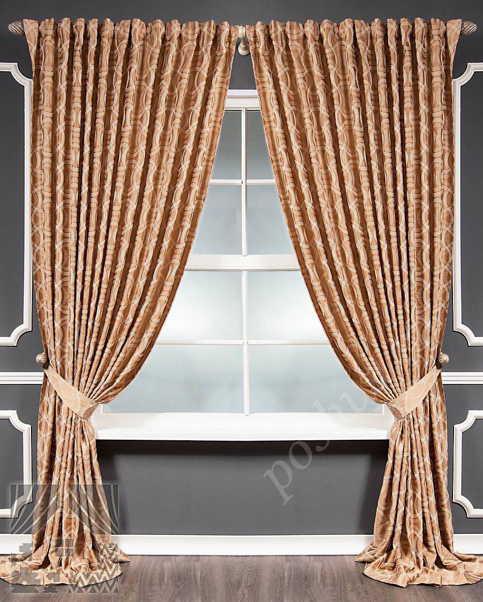 Изящный комплект готовых штор коричневого цвета с геометрическим узором для гостиной