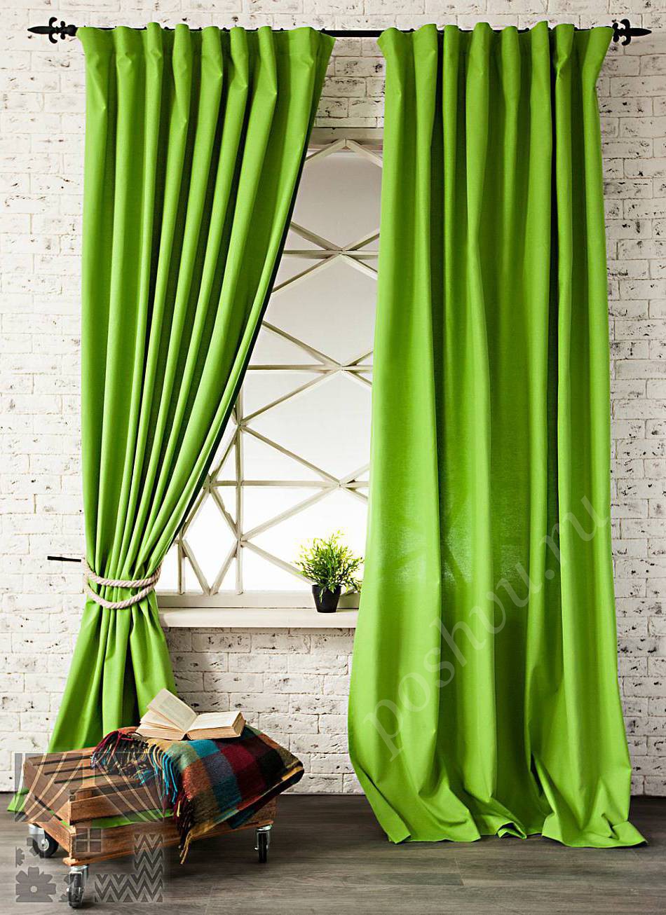 Комплект однотонных готовых штор ярко-зеленого цвета для гостиной или кабинета