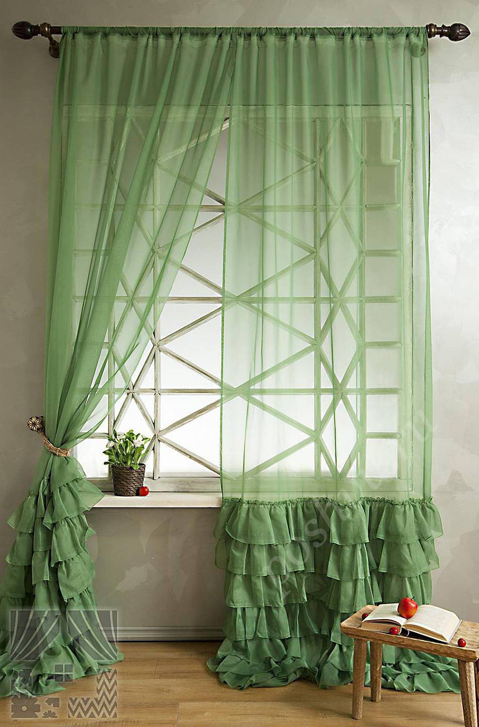 Легкий комплект готовых штор из тончайшей вуали зеленого цвета с рюшами для гостиной или спальни