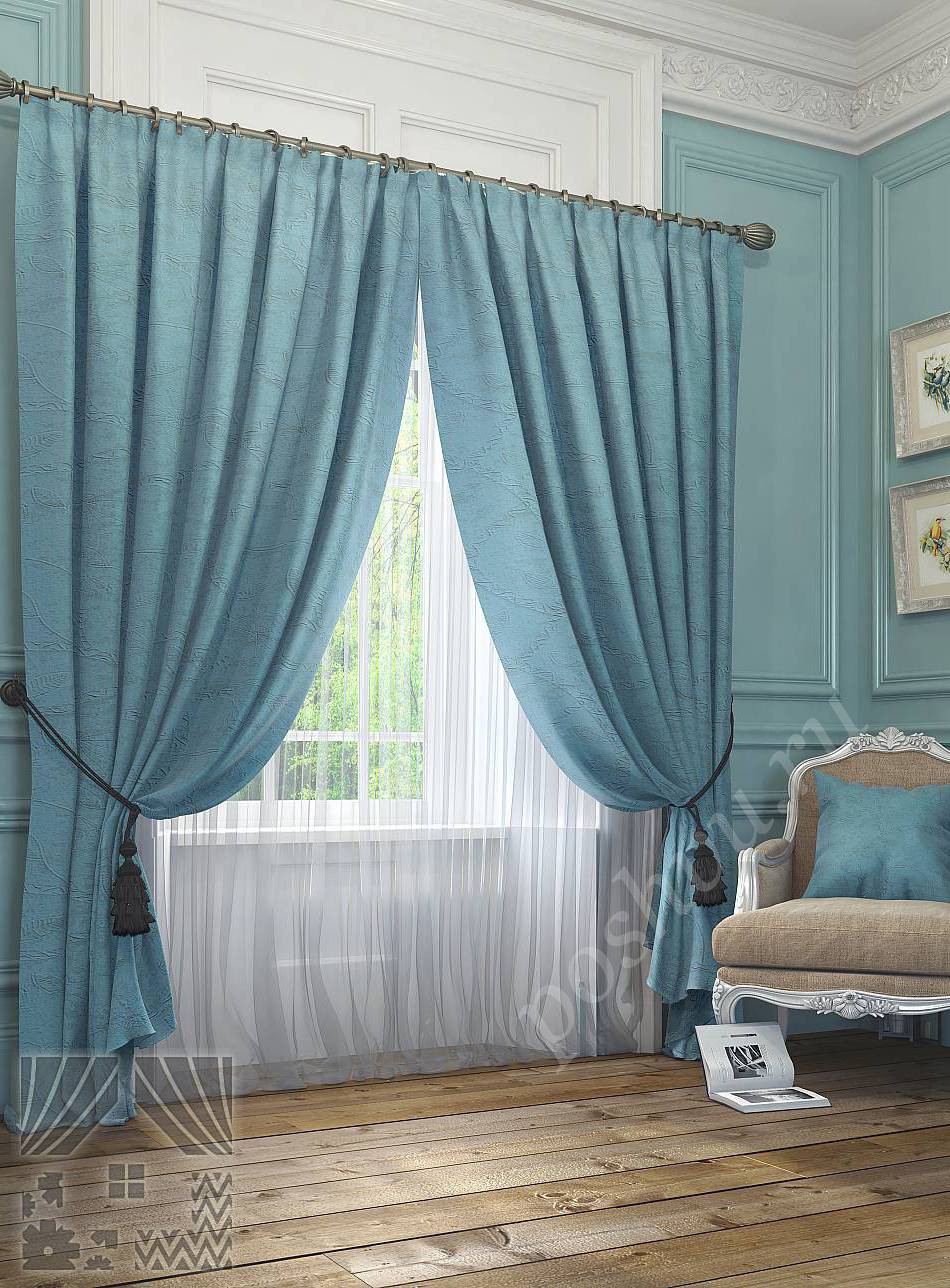 Роскошный комплект готовых штор голубого цвета с тисненным узором для спальни