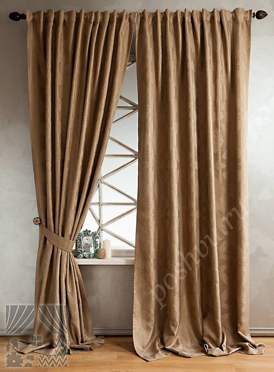 Сдержанный комплект готовых штор светло-коричневого цвета с золотым узором для гостиной или спальни