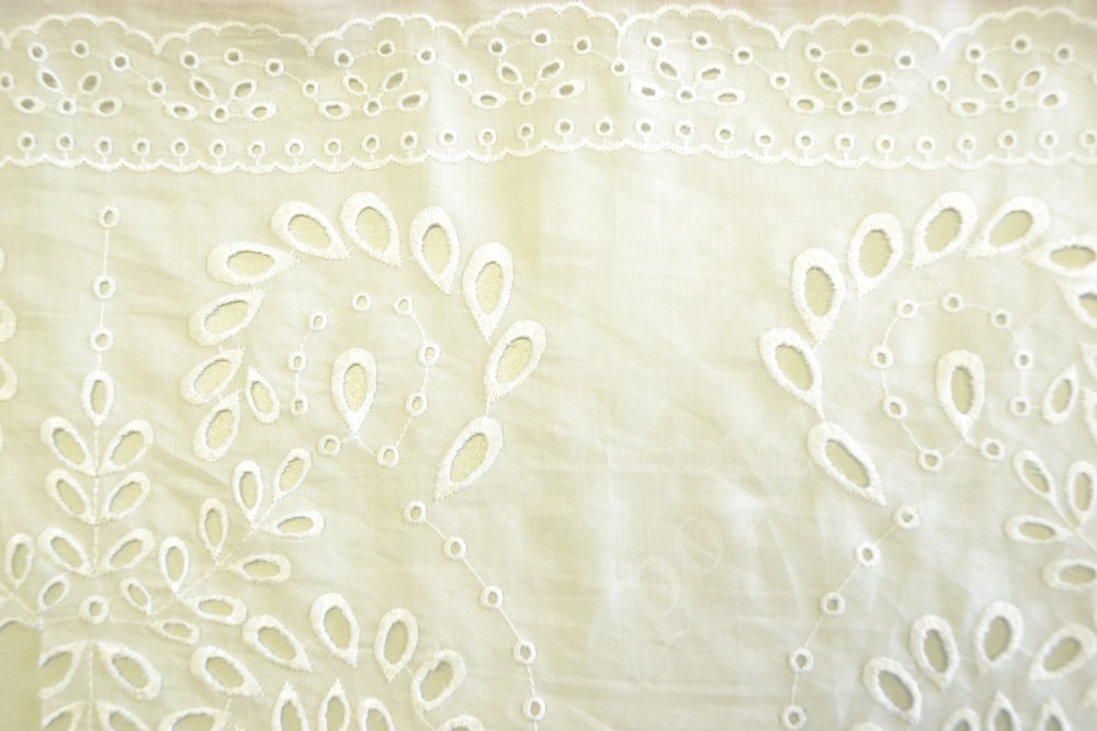 Ткань вышивка на батисте белого цвета