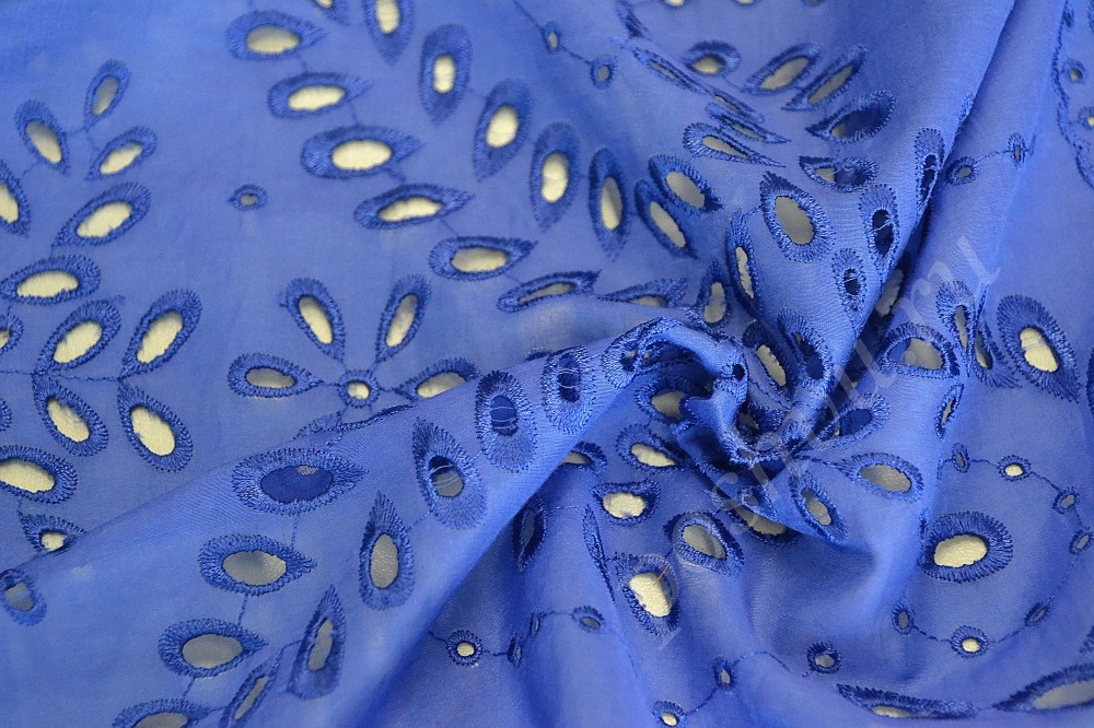 Ткань вышивка на батисте синего цвета