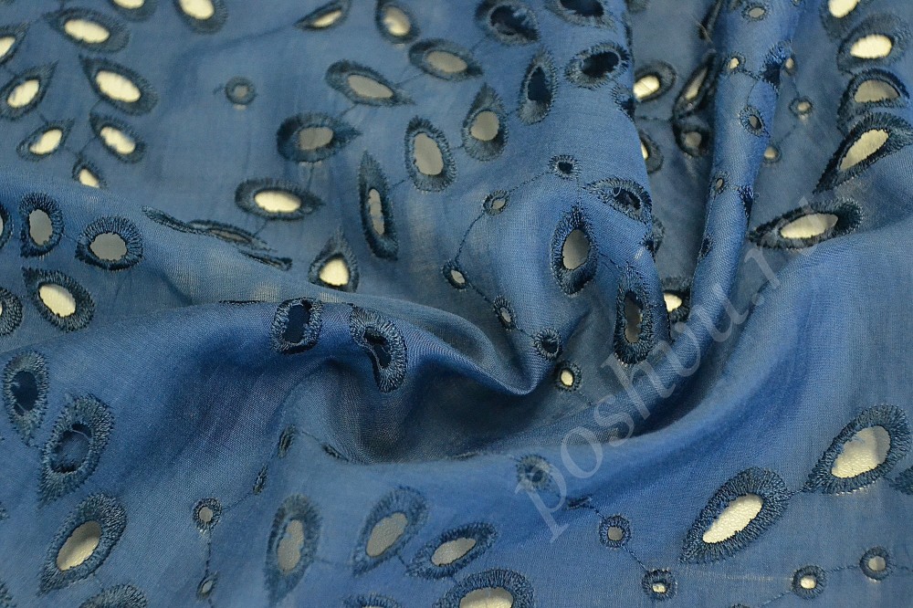 Ткань вышивка на батисте оттенка индиго