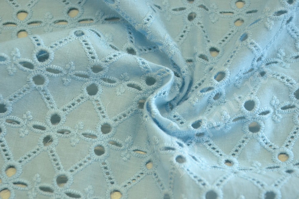 Ткань вышивка на хлопке нежно-голубого цвета