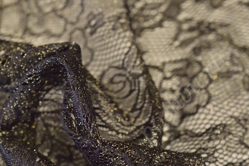 Ткань гипюр черного оттенка с цветочным узором
