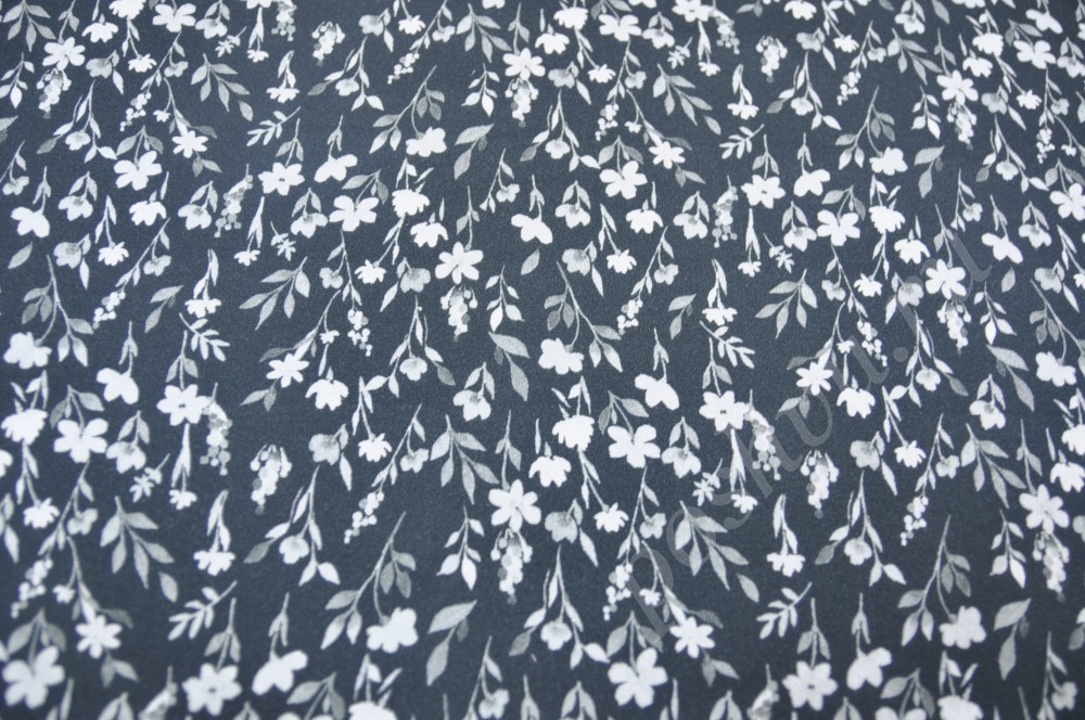 Хлопковая ткань черно-белого цвета с цветами