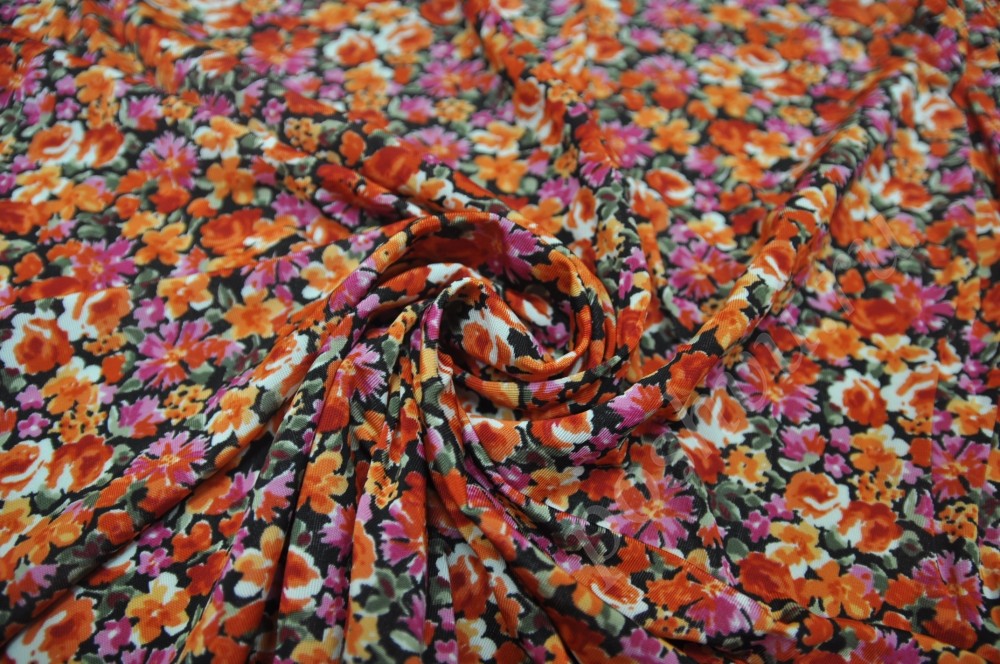 Трикотажная ткань с яркими цветами