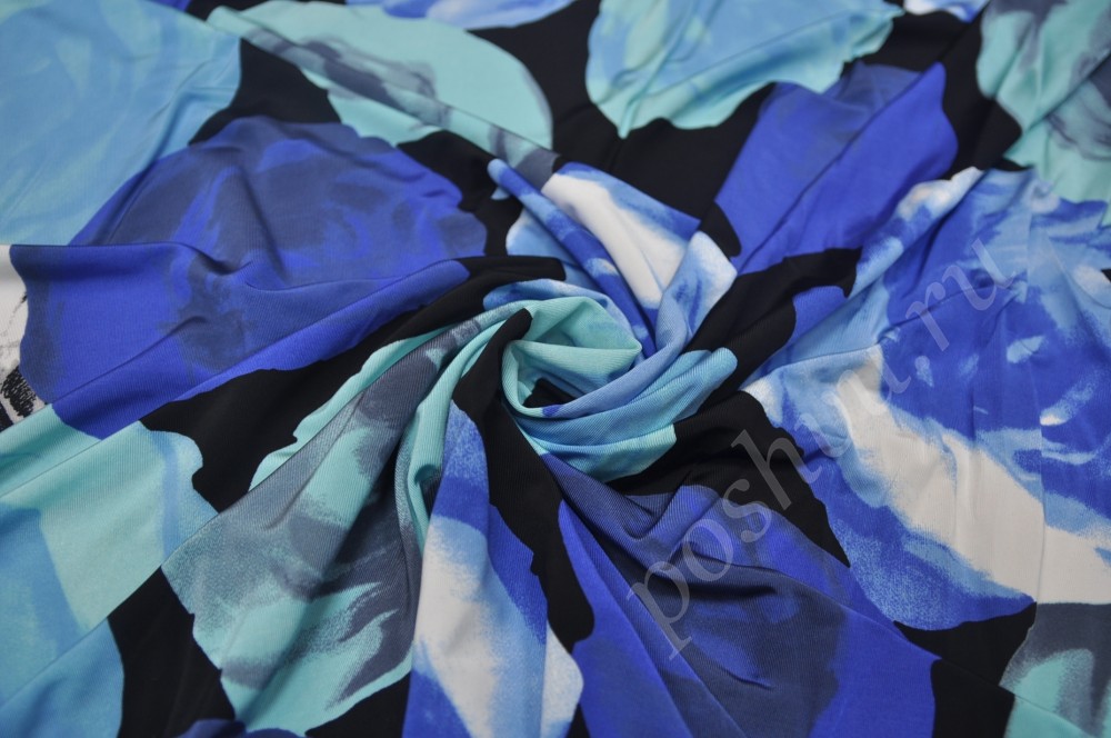 Трикотажная ткань в синие розы