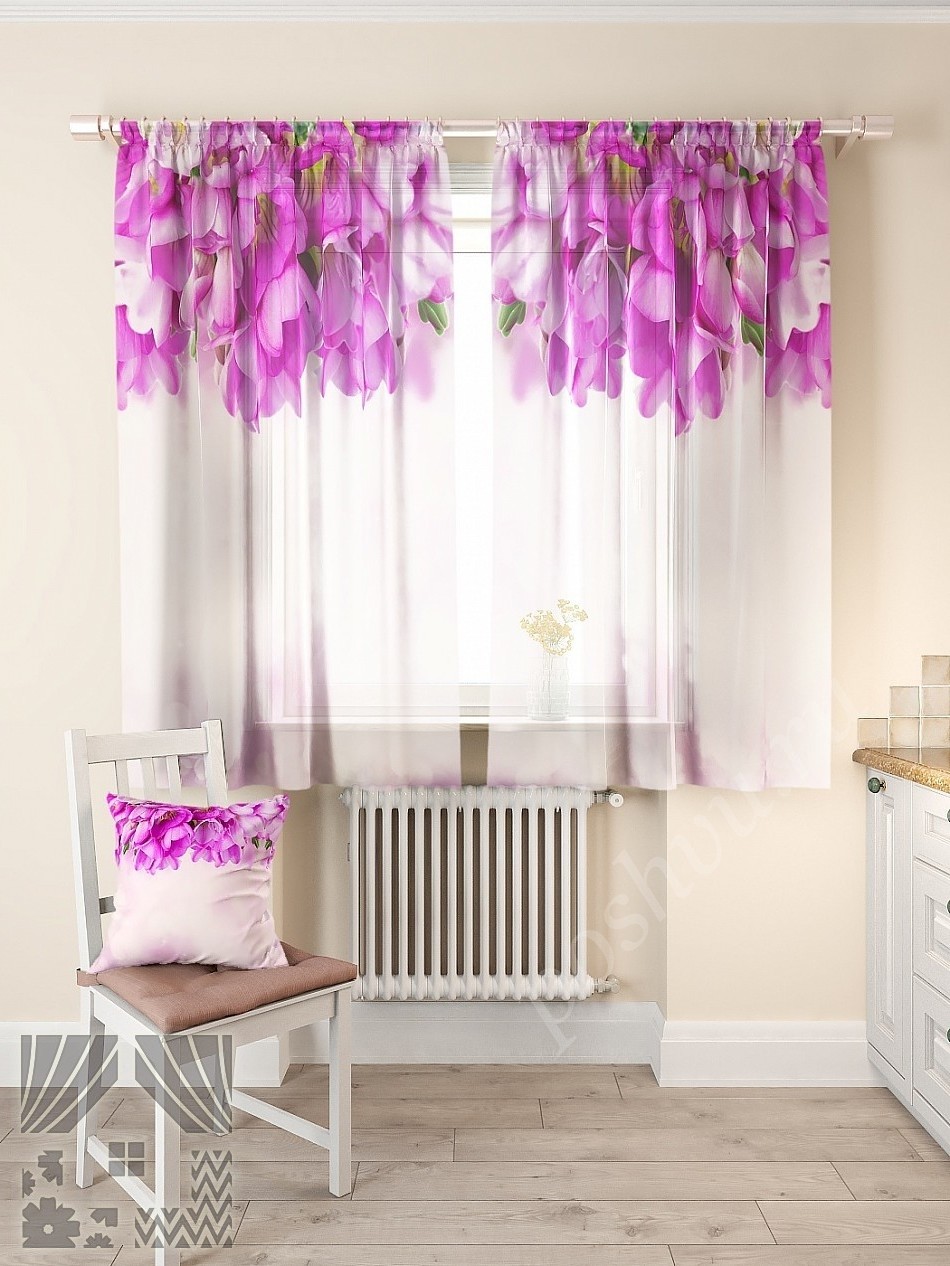 Комплект светлых штор с нежным цветочным принтом