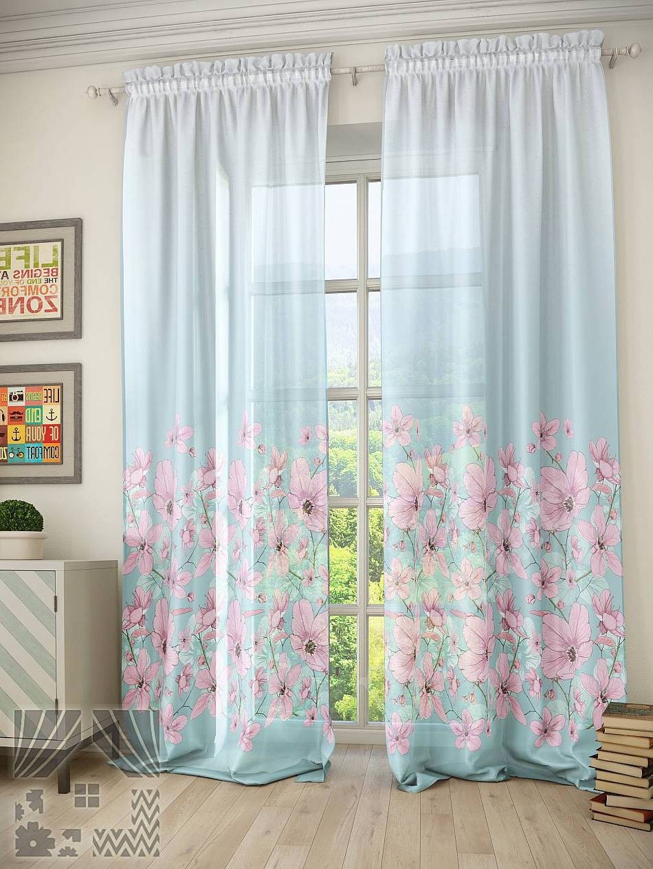 Красивый тюль с розовыми цветами на голубом фоне для гостиной или спальни