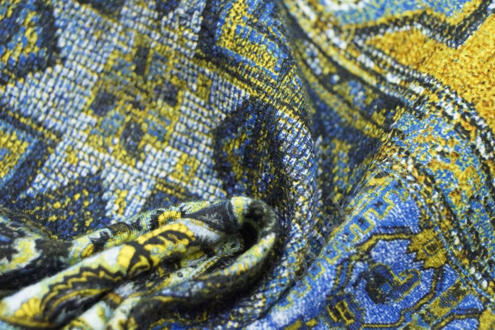Ткань жаккард в желто-голубом оттенке с орнаментом