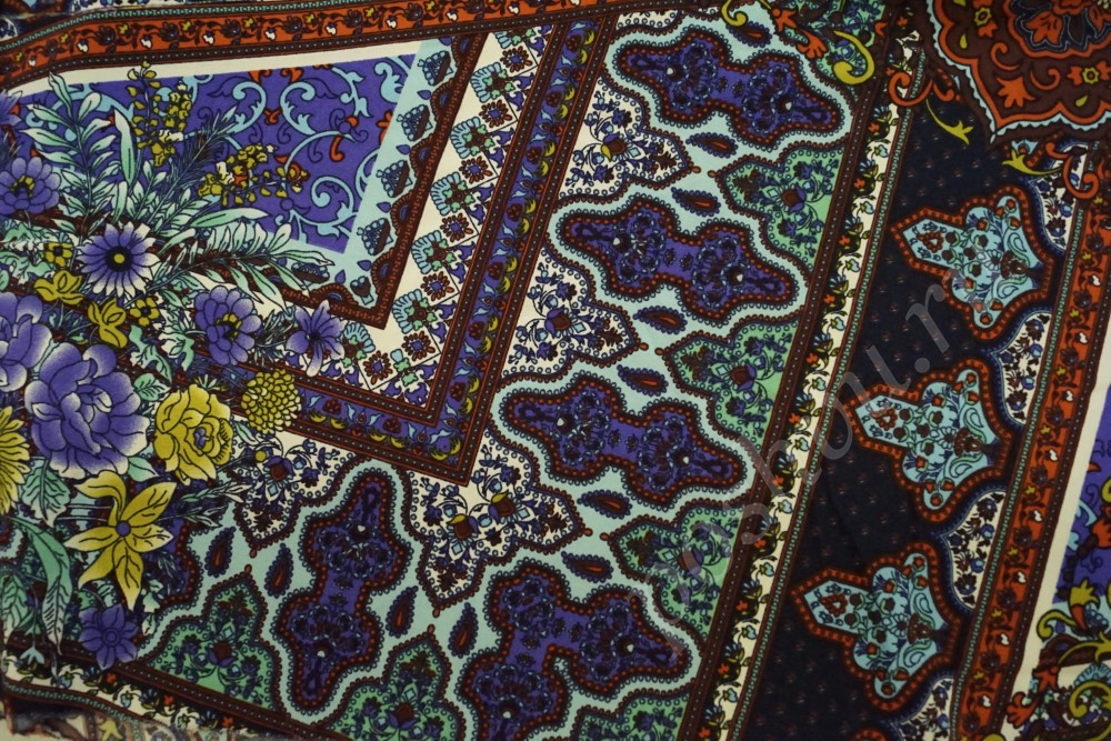 Креповая ткань с ярким орнаментом персидской тематики
