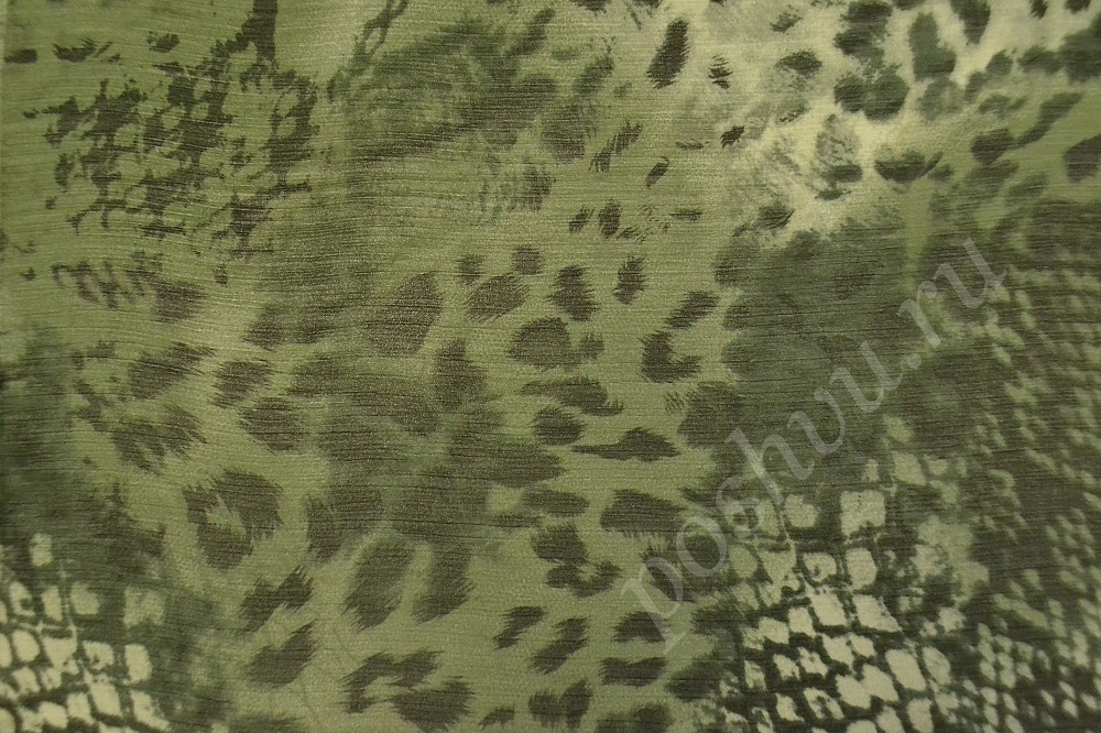 Плательная ткань с анималистическим узором в оливковом цвете