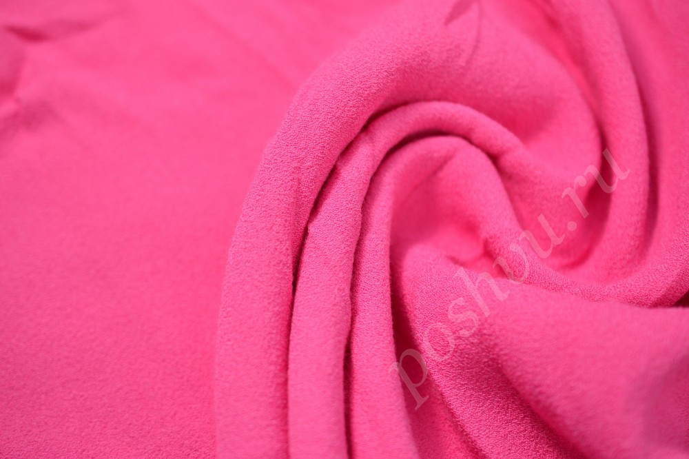Костюмная ткань насыщенного темно-розового оттенка