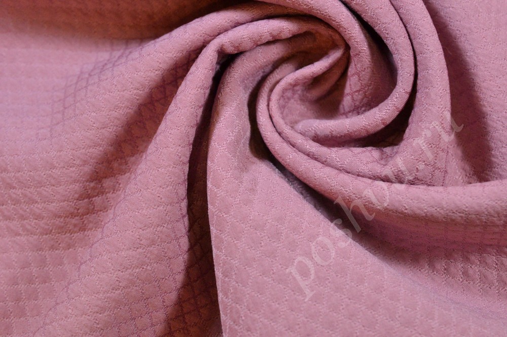 Жаккардовая ткань розового цвета в геометрический узор