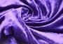Блестящая бархатная ткань насыщенного фиолетового оттенка