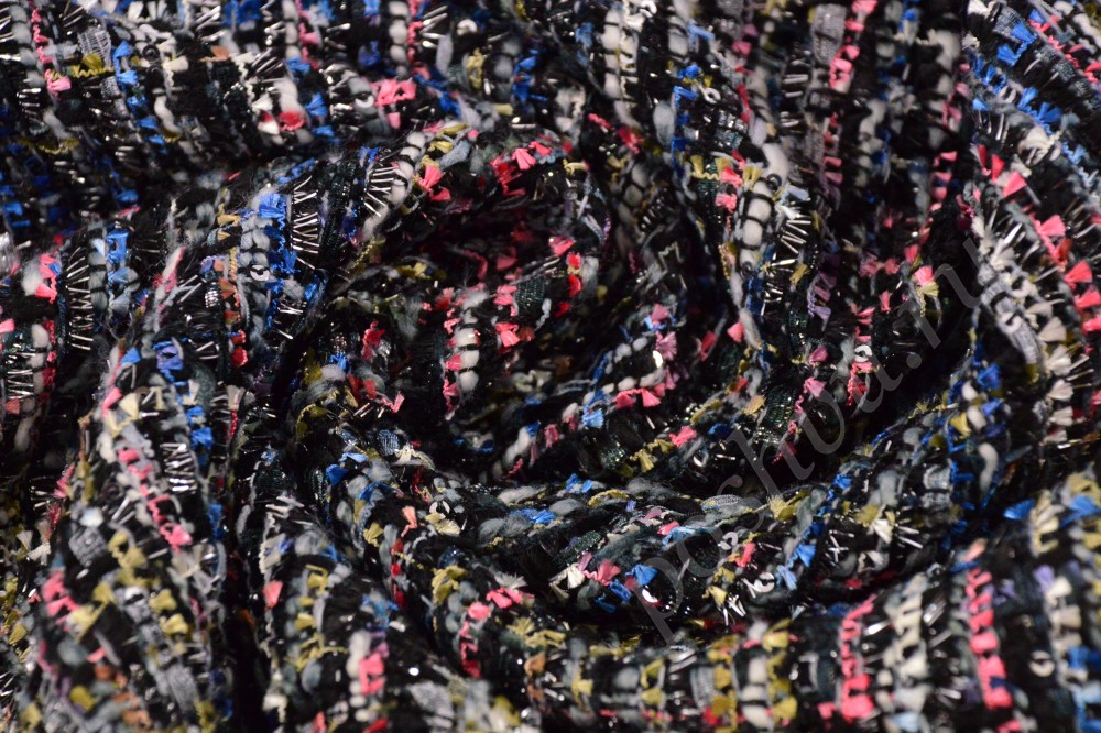 Красивая трикотажная ткань из разноцветных нитей