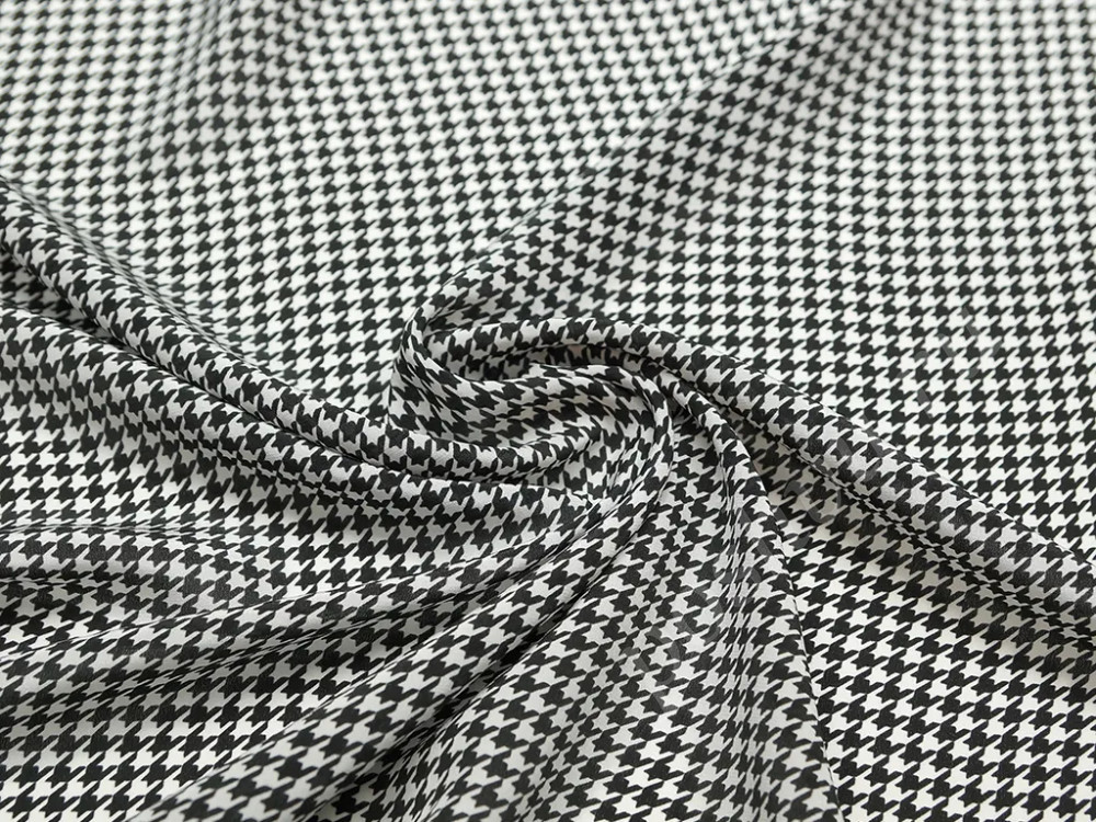 Шелк блузочно-плательный черно-белого цвета с рисунком "гусиная лапка"