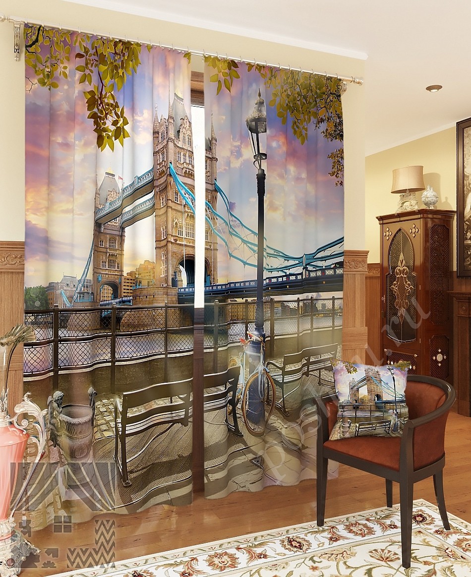 Красивый комплект готовых фото штор с изображением моста над Темзой для гостиной