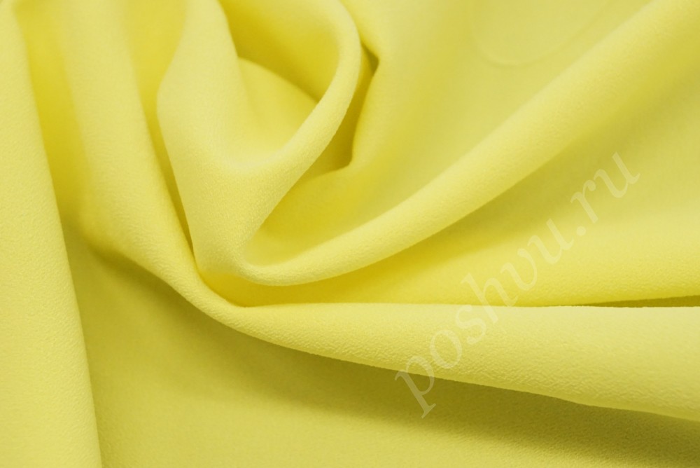 Ткань креповая вискоза бледно-жёлтого цвета