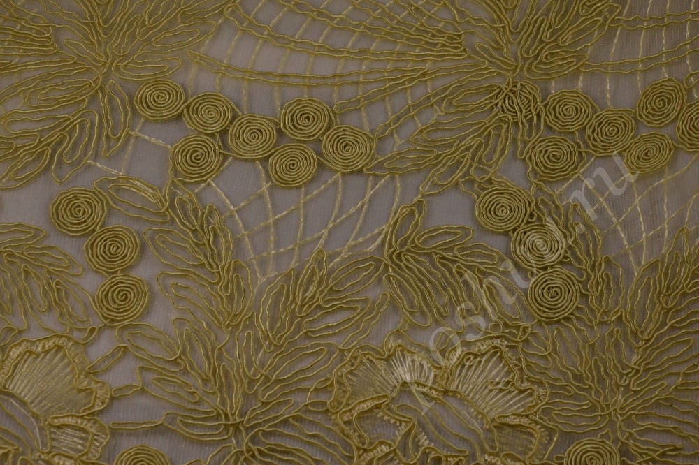 Золотистая кружевная ткань на сетке со скидкой