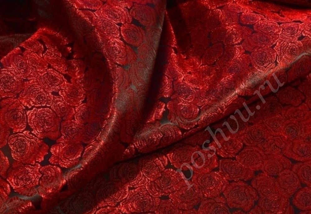 Китайский шёлк красного цвета с розами
