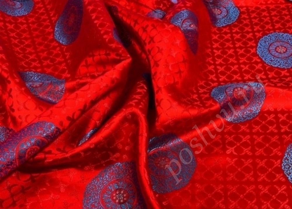 Китайский шёлк красного цвета с синим орнаментом
