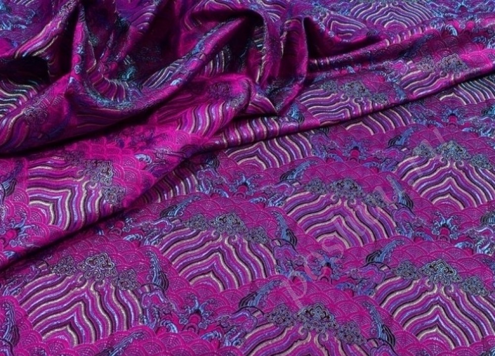 Китайский шёлк пурпурного цвета с узором