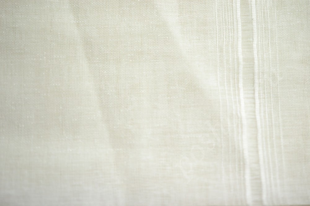 Ткань для штор вуаль белоснежного оттенка в рельефную полоску