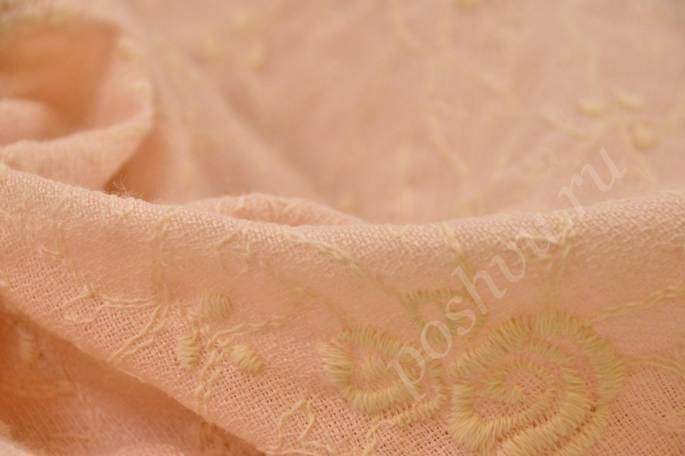 Прелестная шерстяная ткань с красивой цветочной вышивкой